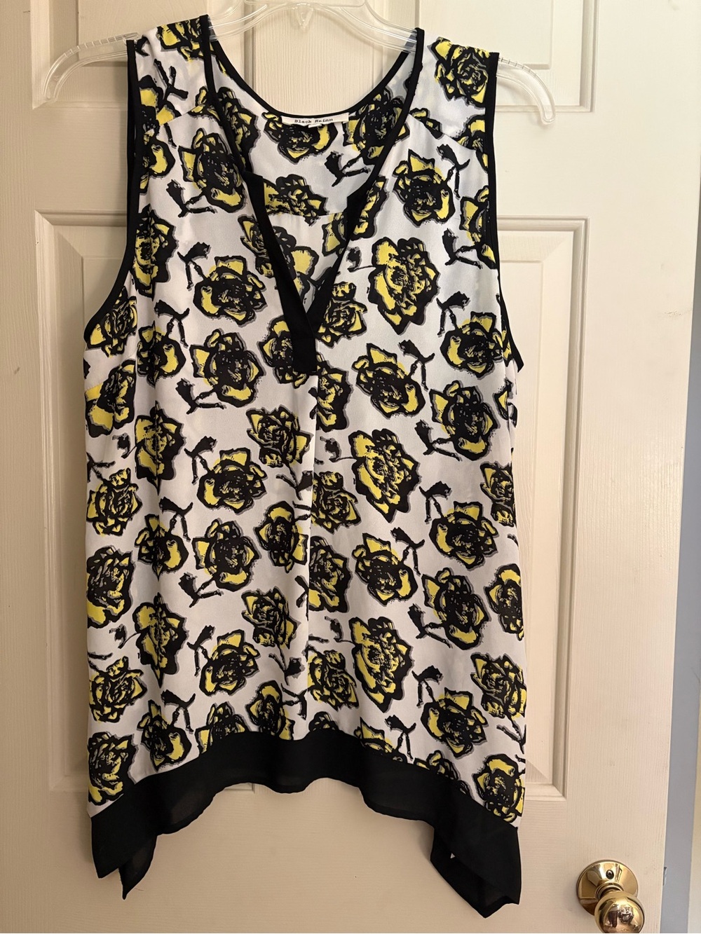 Black Rainn Size XL Sleeveless Floral Print Top in Yellow and Black